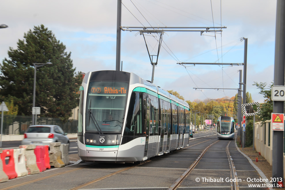 Tram 707 sur la ligne T7 (RATP) à Chevilly-Larue