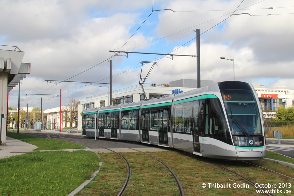Tram 705 sur la ligne T7 (RATP) à Rungis