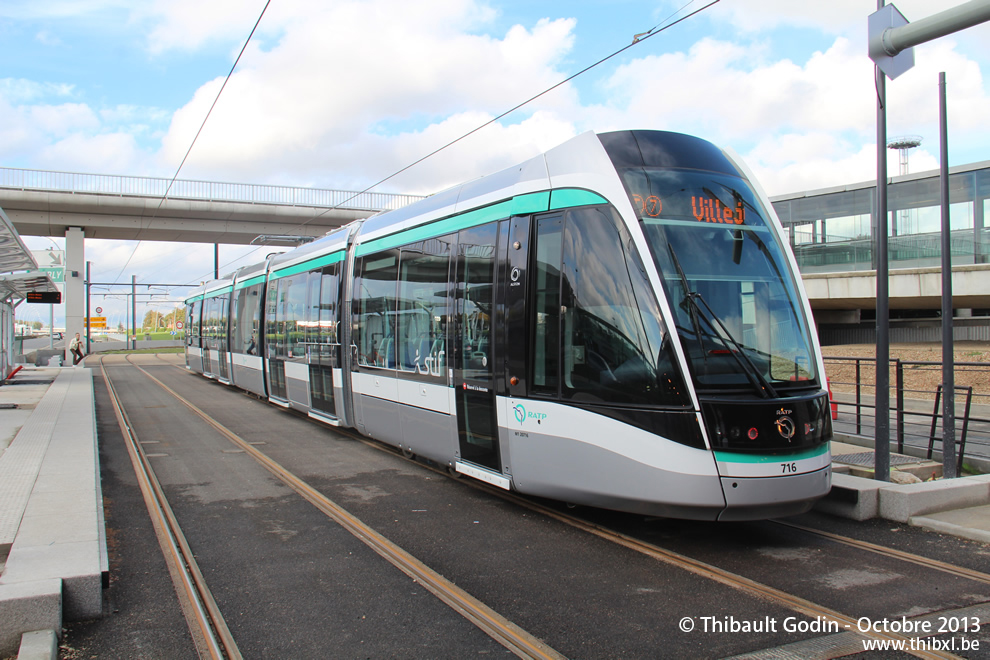 Tram 716 sur la ligne T7 (RATP) à Rungis