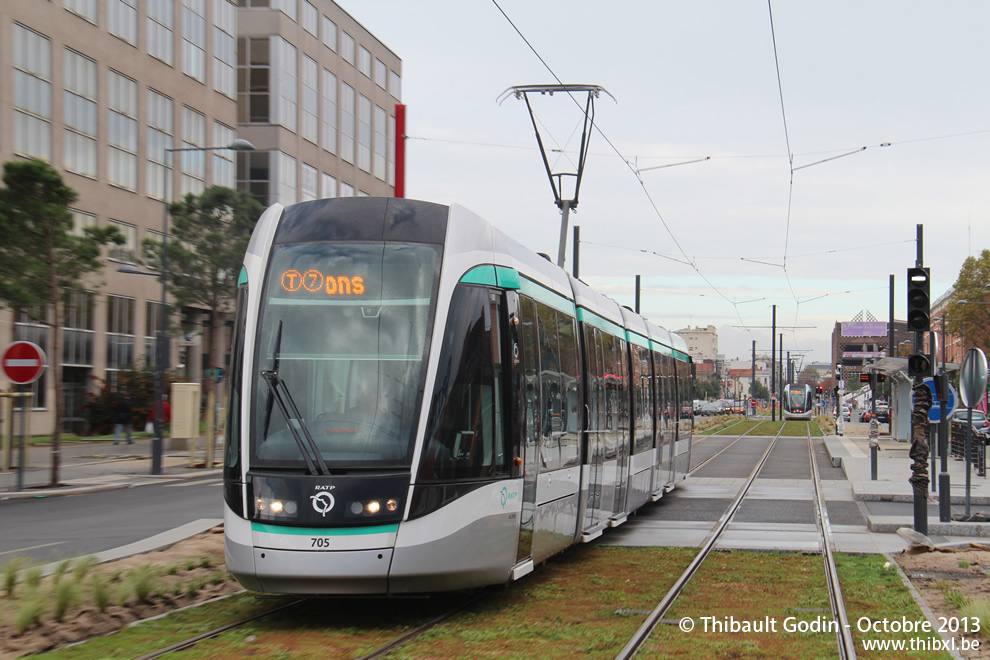 Tram 705 sur la ligne T7 (RATP) à Villejuif