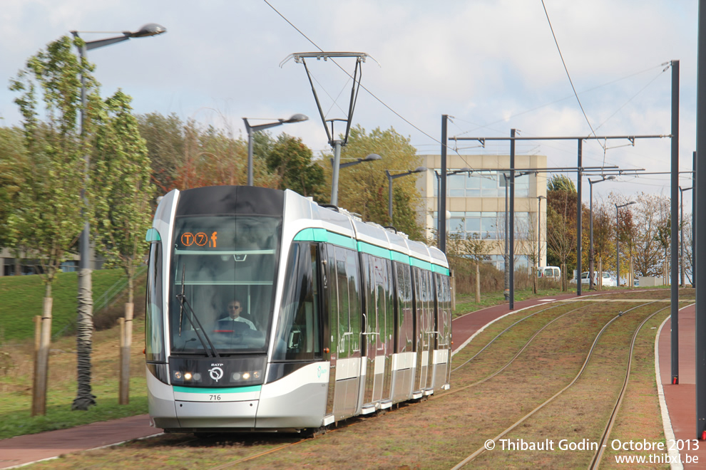 Tram 716 sur la ligne T7 (RATP) à Rungis