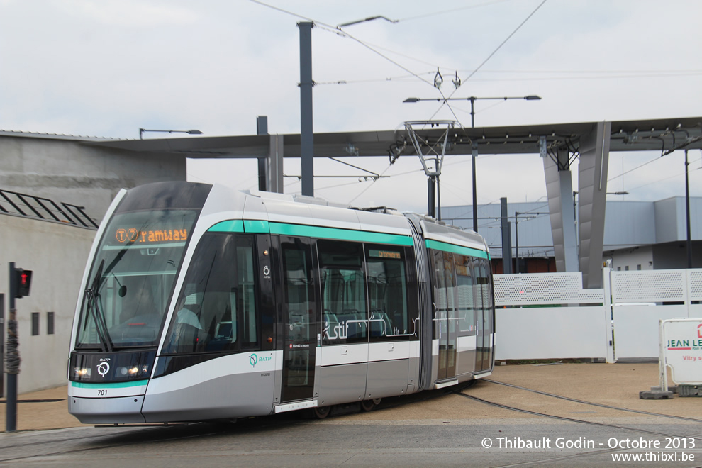 Tram 701 sur la ligne T7 (RATP) à Vitry-sur-Seine