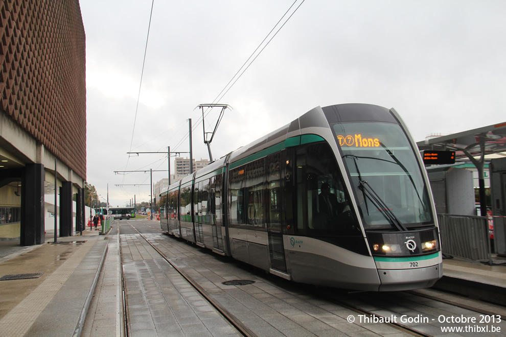 Tram 702 sur la ligne T7 (RATP) à Villejuif