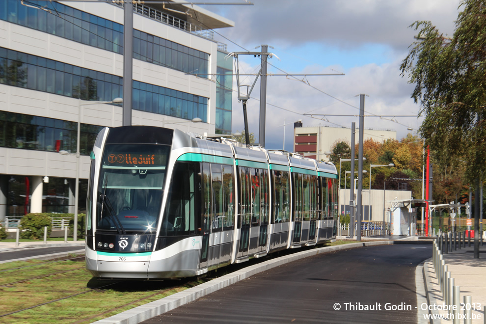 Tram 706 sur la ligne T7 (RATP) à Rungis