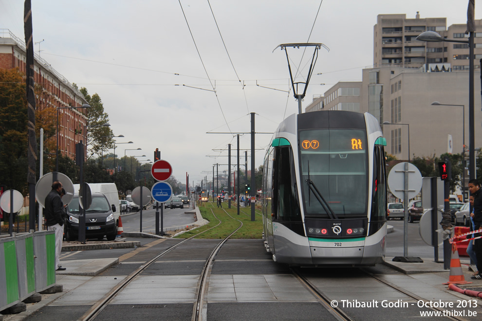 Tram 702 sur la ligne T7 (RATP) à Villejuif