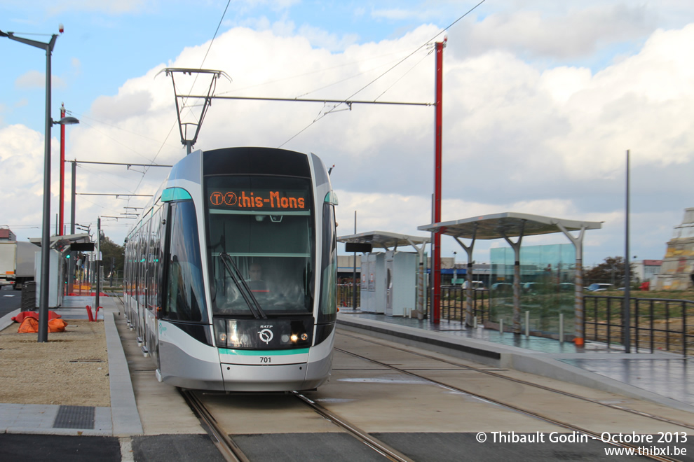 Tram 701 sur la ligne T7 (RATP) à Orly