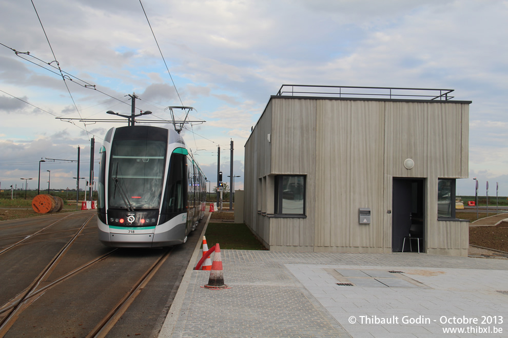 Tram 718 sur la ligne T7 (RATP) à Athis-Mons