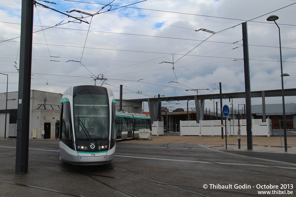 Tram 718 sur la ligne T7 (RATP) à Vitry-sur-Seine