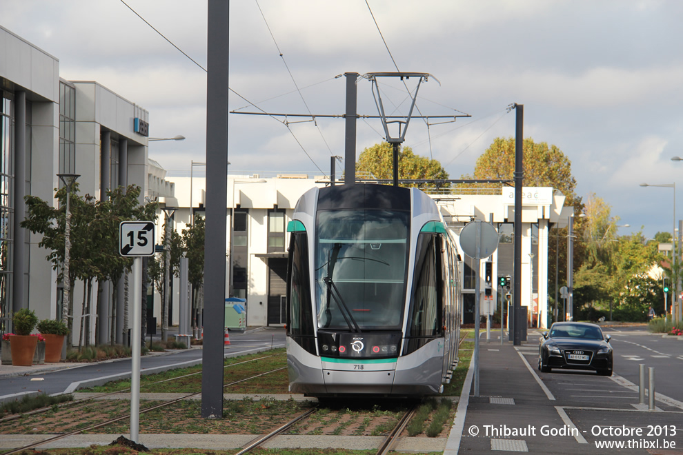 Tram 718 sur la ligne T7 (RATP) à Rungis