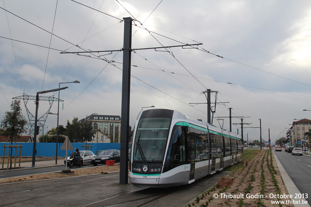 Tram 718 sur la ligne T7 (RATP) à Chevilly-Larue