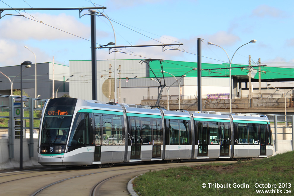 Tram 713 sur la ligne T7 (RATP) à Rungis