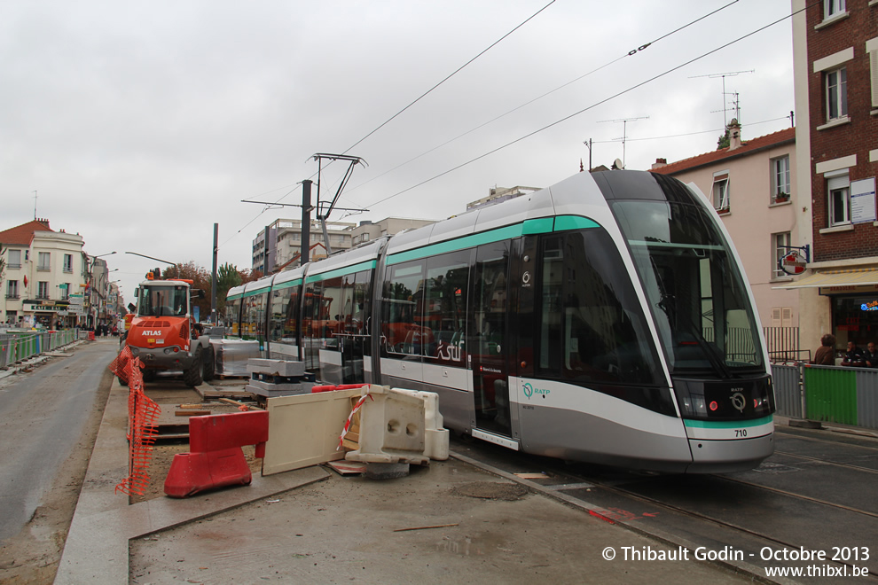 Tram 710 sur la ligne T7 (RATP) à Villejuif