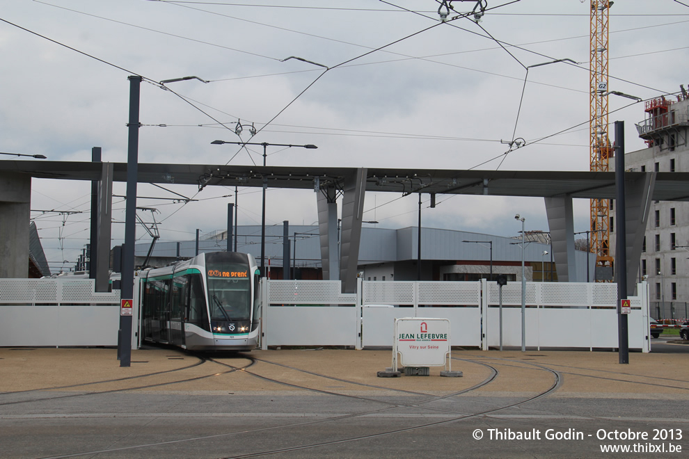 Tram 701 sur la ligne T7 (RATP) à Vitry-sur-Seine