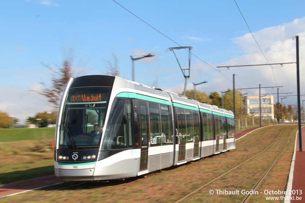 Tram 702 sur la ligne T7 (RATP) à Rungis