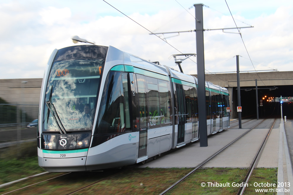 Tram 709 sur la ligne T7 (RATP) à Paray-Vieille-Poste