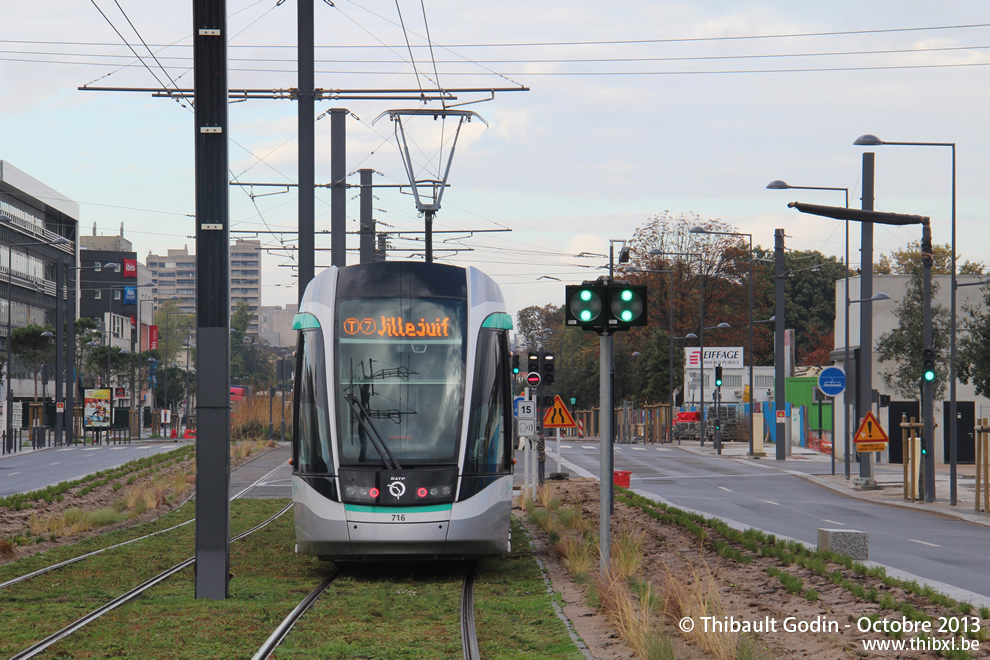 Tram 716 sur la ligne T7 (RATP) à Vitry-sur-Seine