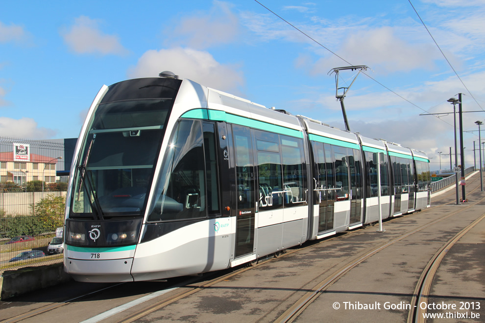 Tram 718 sur la ligne T7 (RATP) à Rungis