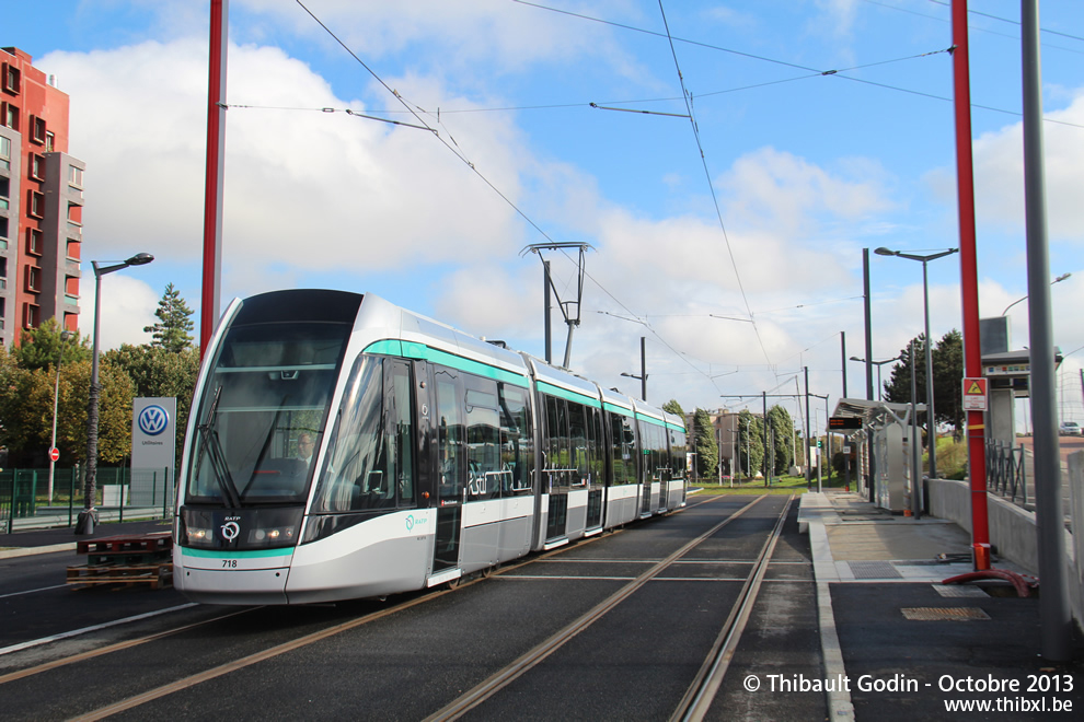 Tram 718 sur la ligne T7 (RATP) à Chevilly-Larue