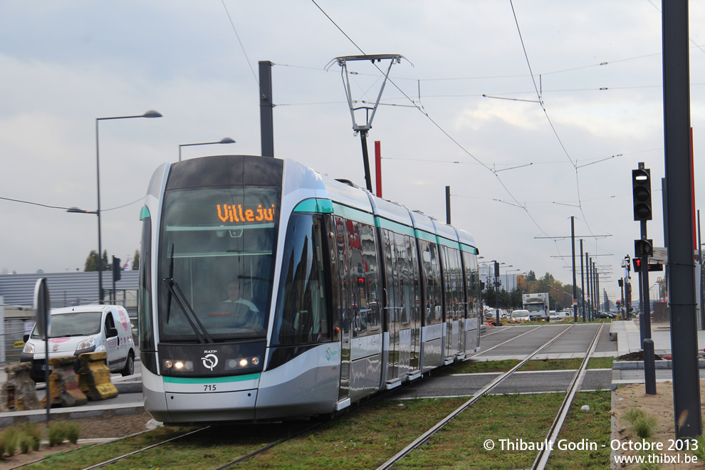 Tram 715 sur la ligne T7 (RATP) à Villejuif