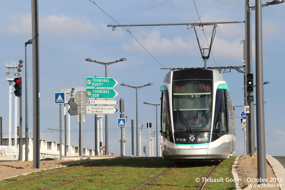 Tram 701 sur la ligne T7 (RATP) à Orly