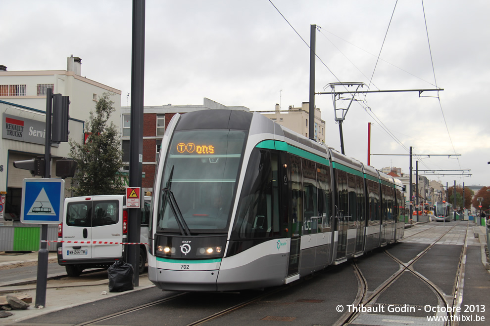 Tram 702 sur la ligne T7 (RATP) à Villejuif