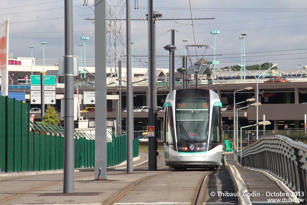 Tram 716 sur la ligne T7 (RATP) à Rungis