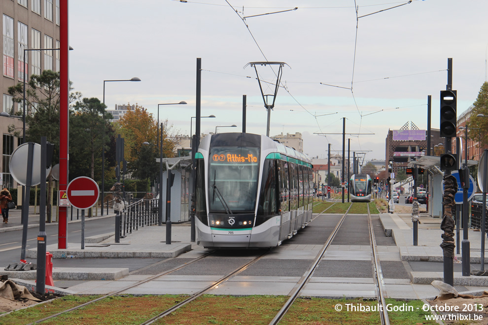 Tram 705 sur la ligne T7 (RATP) à Villejuif