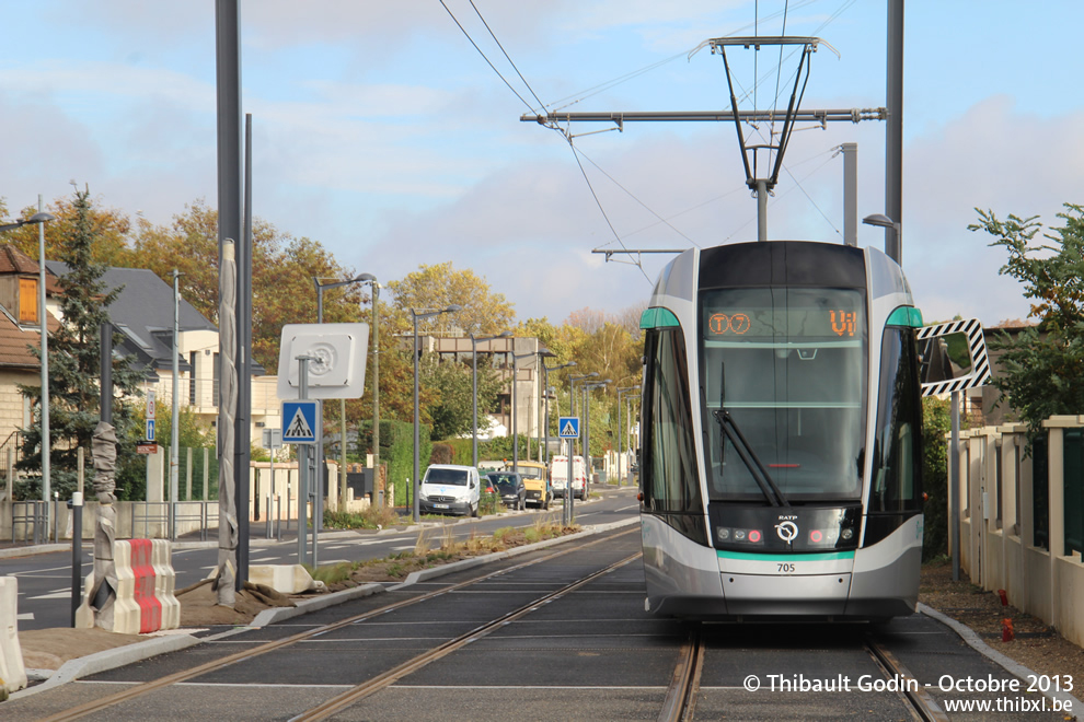 Tram 705 sur la ligne T7 (RATP) à Chevilly-Larue