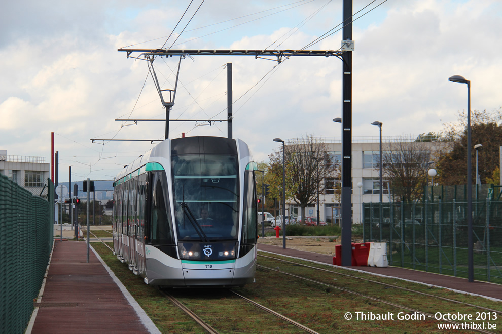 Tram 718 sur la ligne T7 (RATP) à Rungis