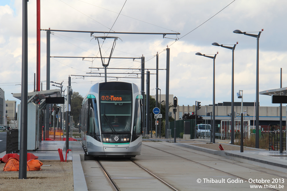 Tram 701 sur la ligne T7 (RATP) à Orly