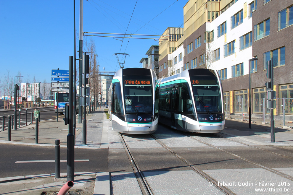 Trams 811 et 810 sur la ligne T8 (RATP) à Saint-Denis