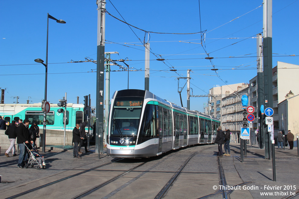 Tram 814 sur la ligne T8 (RATP) à Saint-Denis