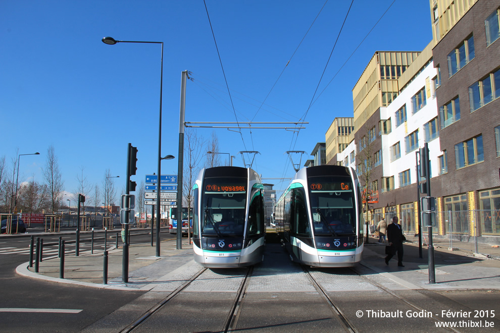 Trams 811 et 810 sur la ligne T8 (RATP) à Saint-Denis