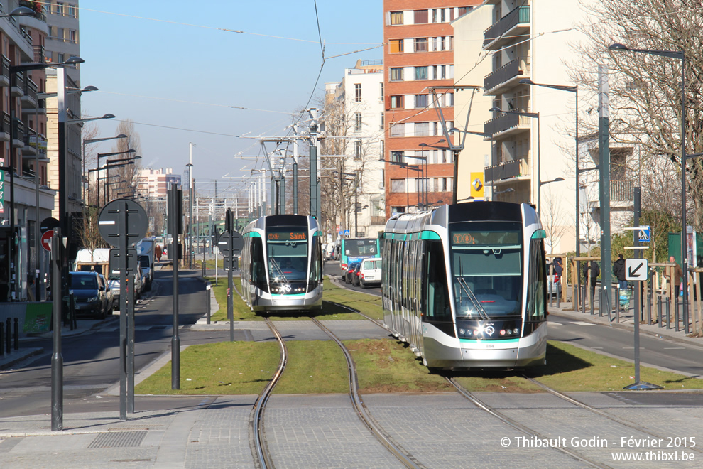 Tram 814 sur la ligne T8 (RATP) à Saint-Denis