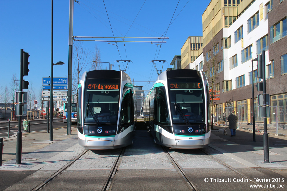 Trams 811 et 810 sur la ligne T8 (RATP) à Saint-Denis