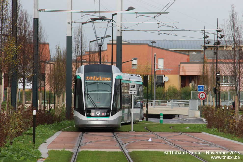 Tram 801 sur la ligne T8 (RATP) à Villetaneuse