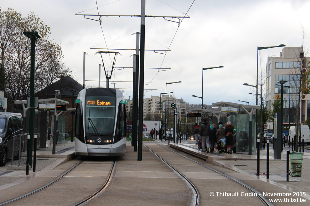 Tram 814 sur la ligne T8 (RATP) à Épinay-sur-Seine