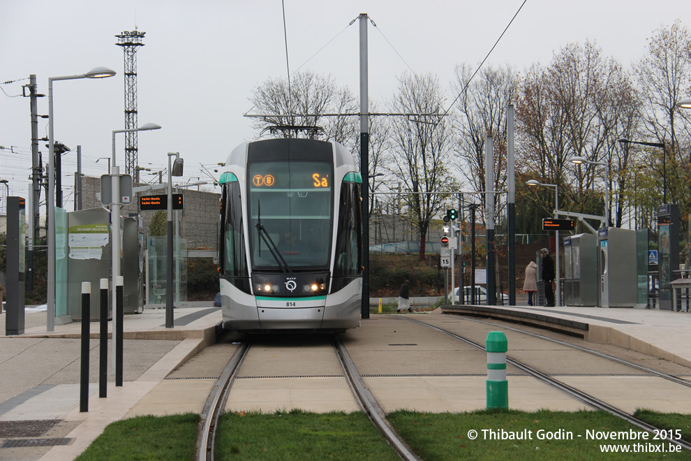 Tram 814 sur la ligne T8 (RATP) à Saint-Denis