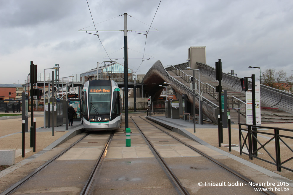 Tram 801 sur la ligne T8 (RATP) à Villetaneuse