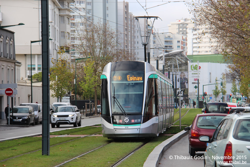 Tram 810 sur la ligne T8 (RATP) à Épinay-sur-Seine