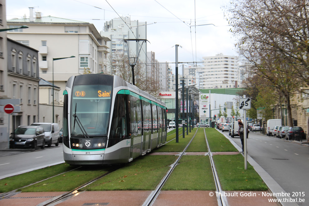 Tram 815 sur la ligne T8 (RATP) à Épinay-sur-Seine