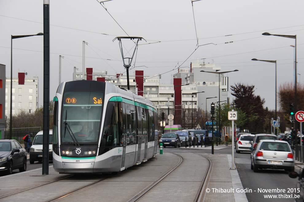 Tram 805 sur la ligne T8 (RATP) à Villetaneuse