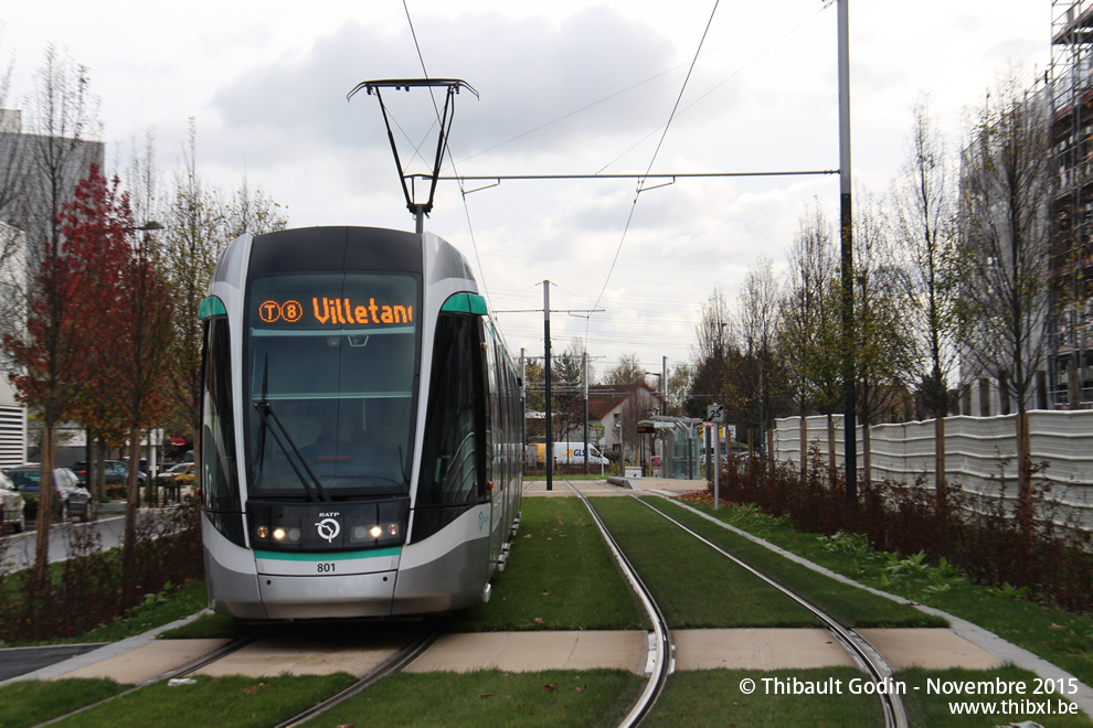 Tram 801 sur la ligne T8 (RATP) à Villetaneuse