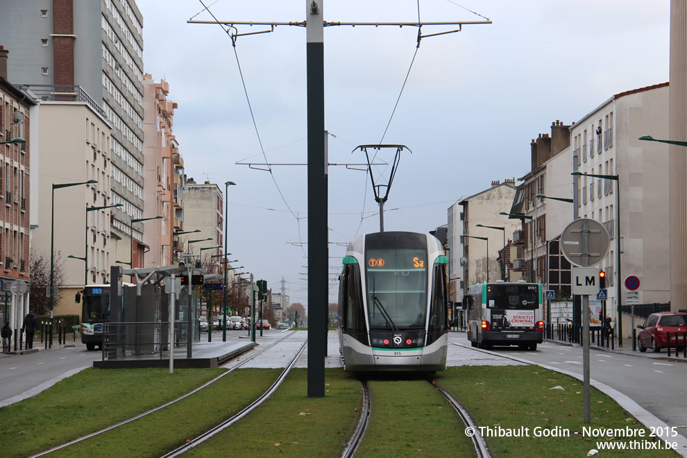 Tram 815 sur la ligne T8 (RATP) à Épinay-sur-Seine