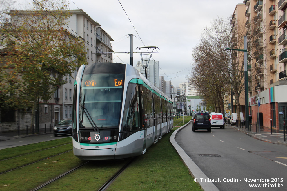 Tram 810 sur la ligne T8 (RATP) à Épinay-sur-Seine