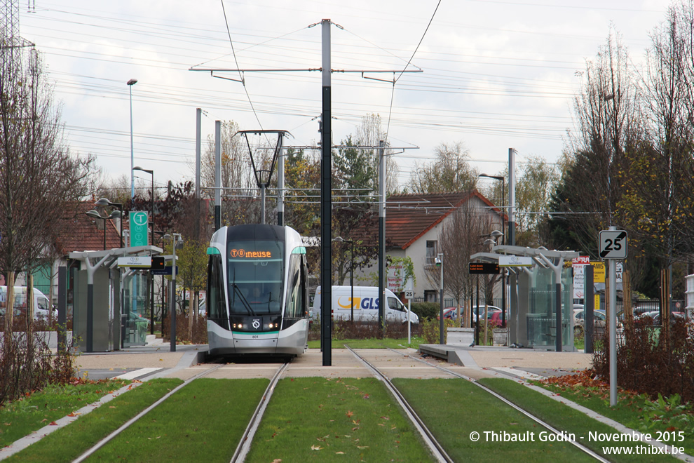 Tram 801 sur la ligne T8 (RATP) à Villetaneuse