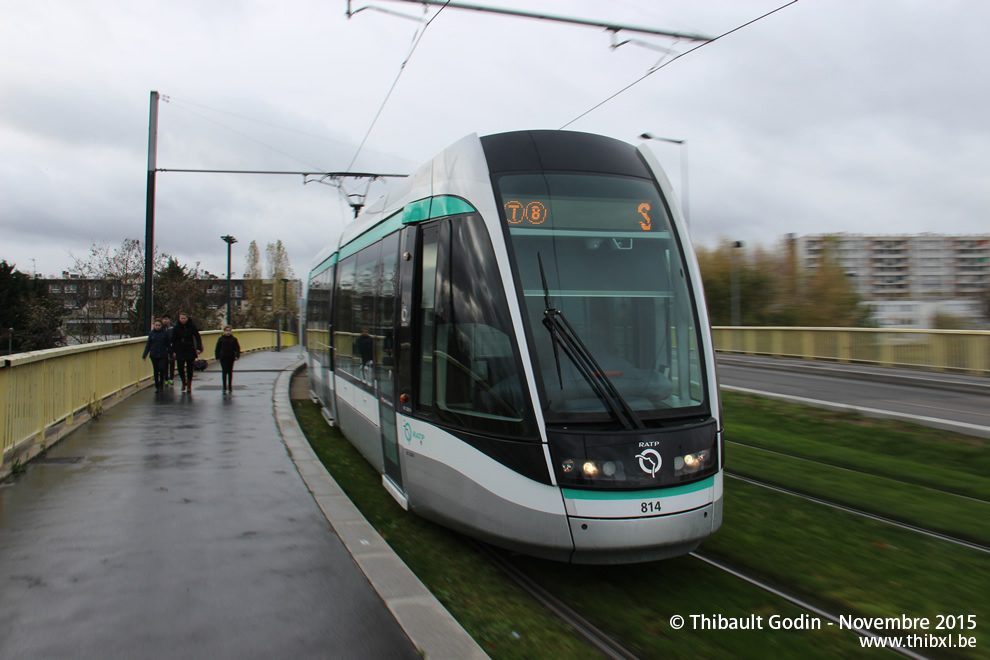 Tram 814 sur la ligne T8 (RATP) à Épinay-sur-Seine