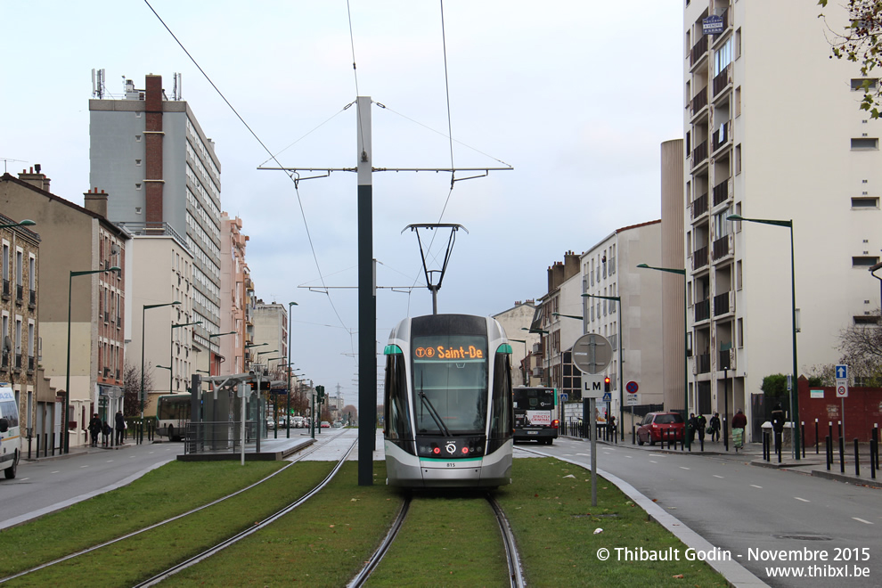 Tram 815 sur la ligne T8 (RATP) à Épinay-sur-Seine