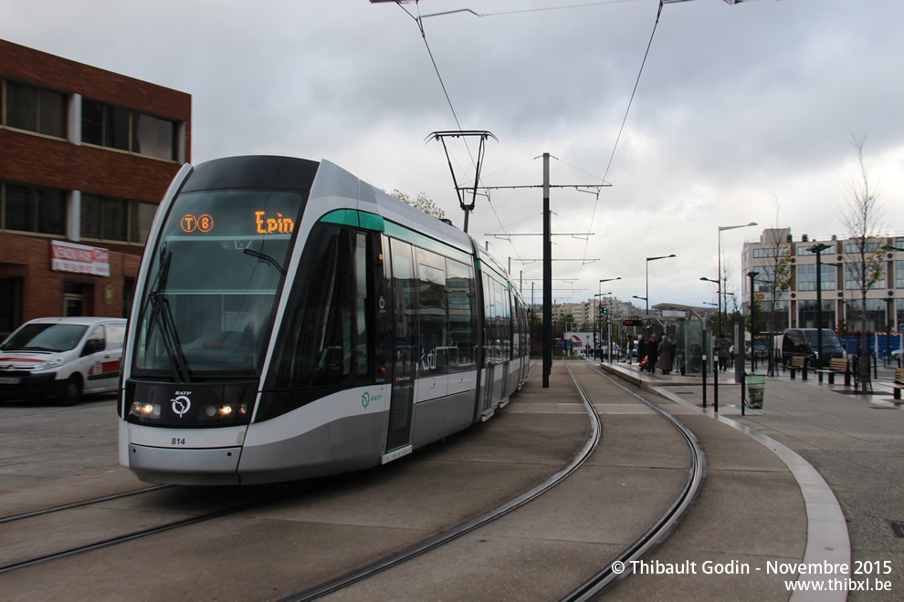 Tram 814 sur la ligne T8 (RATP) à Épinay-sur-Seine