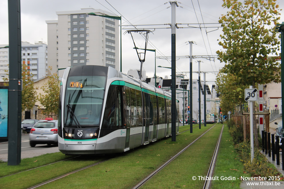 Tram 806 sur la ligne T8 (RATP) à Épinay-sur-Seine